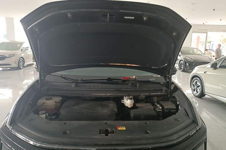 Used SAIC MAXUS G70 2024 2.0T Automatic Luxury Edition 7 Seats Engine Bay
