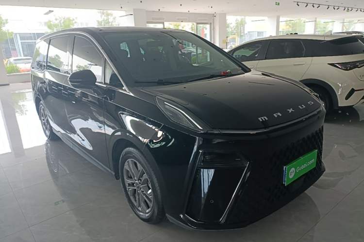 Used SAIC MAXUS G70 2024 2.0T Automatic Luxury Edition 7 Seats Front Right 45 Deg