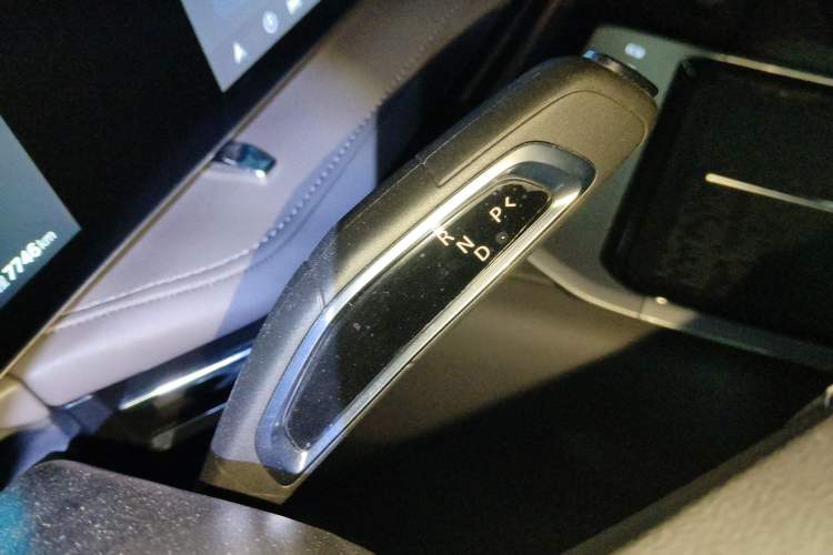 Used SAIC MAXUS G70 2024 2.0T Automatic Luxury Edition 7 Seats Gear Lever
