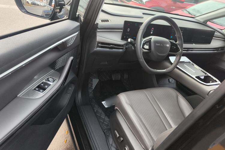 Used SAIC MAXUS G70 2024 2.0T Automatic Flagship Version 7 Seats Interior 3