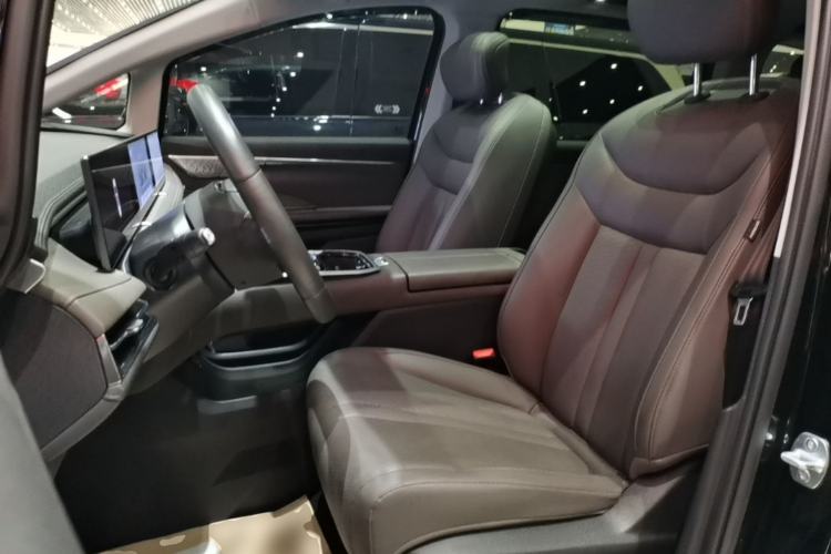 Used SAIC MAXUS G70 2024 2.0T Automatic Flagship Version 7 Seats Left Front Seat