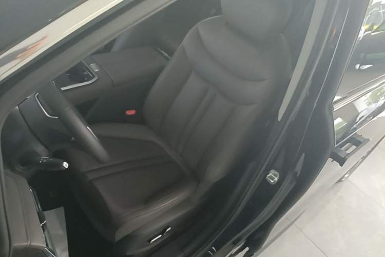 Used SAIC MAXUS G70 2024 2.0T Automatic Luxury Edition 7 Seats Left Front Seat