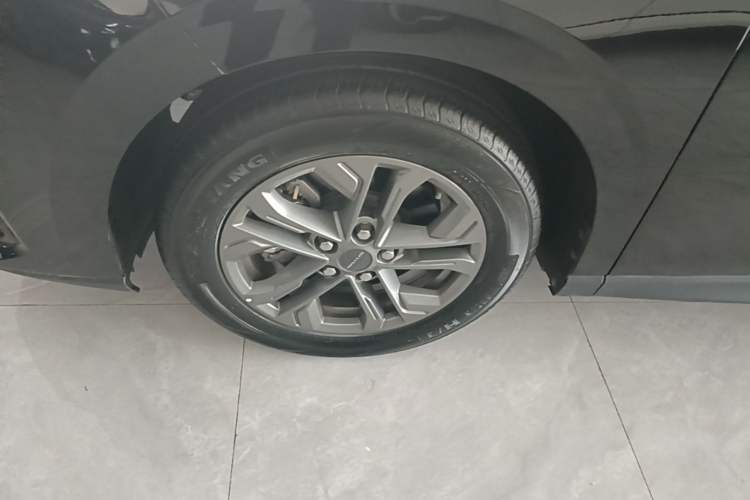 Used SAIC MAXUS G70 2024 2.0T Automatic Luxury Edition 7 Seats Left Front Wheel Hub