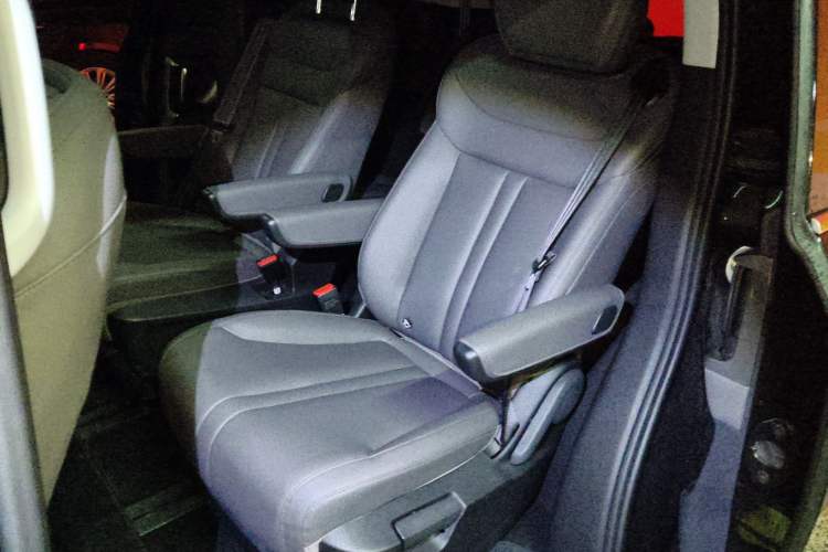 Used SAIC MAXUS G70 2024 2.0T Automatic Luxury Edition 7 Seats Left Rear Seat