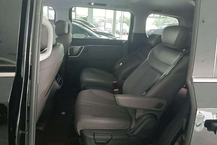 Used SAIC MAXUS G70 2024 2.0T Automatic Luxury Edition 7 Seats Left Rear Seat