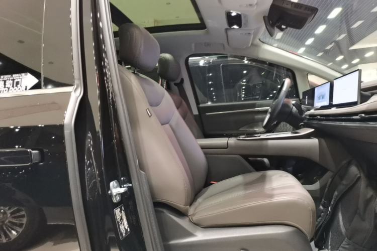 Used SAIC MAXUS G70 2024 2.0T Automatic Flagship Version 7 Seats Right Front Seat