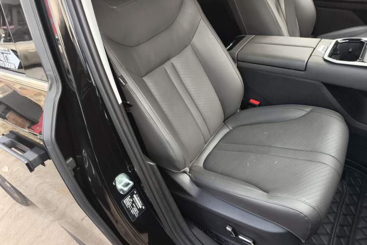 Used SAIC MAXUS G70 2024 2.0T Automatic Flagship Version 7 Seats Right Front Seat