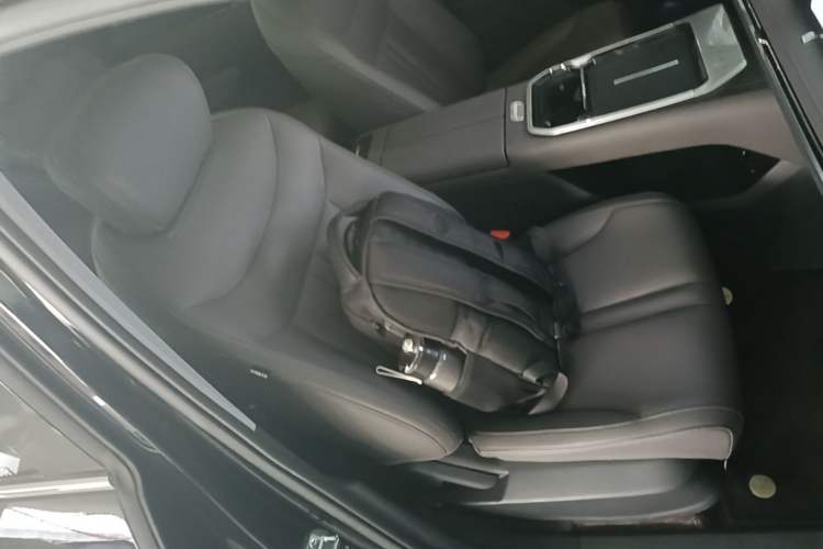 Used SAIC MAXUS G70 2024 2.0T Automatic Luxury Edition 7 Seats Right Front Seat