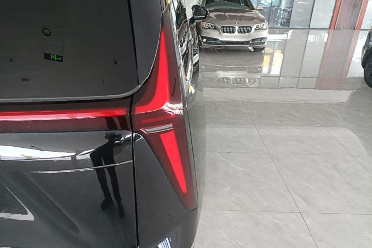 Used SAIC MAXUS G70 2024 2.0T Automatic Luxury Edition 7 Seats Right Rear Taillight