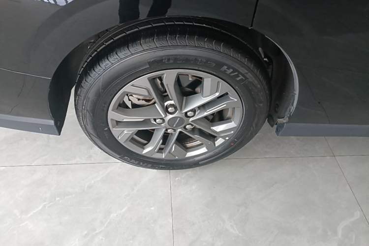 Used SAIC MAXUS G70 2024 2.0T Automatic Luxury Edition 7 Seats Right Rear Wheel Hub