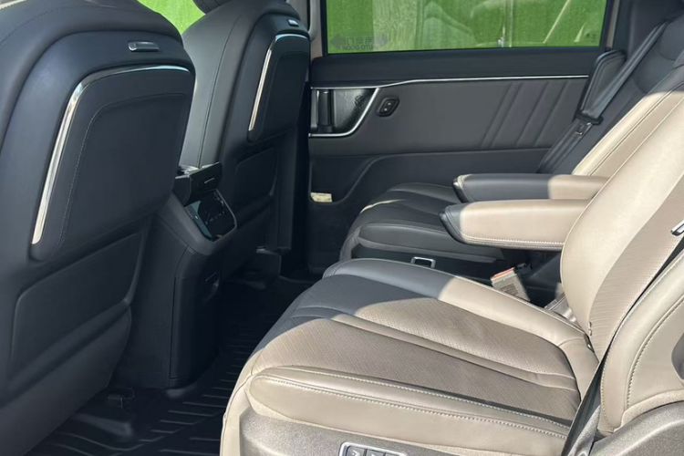 Used SAIC MAXUS G70 2024 2.0T Automatic Flagship Version 7 Seats Interior 1