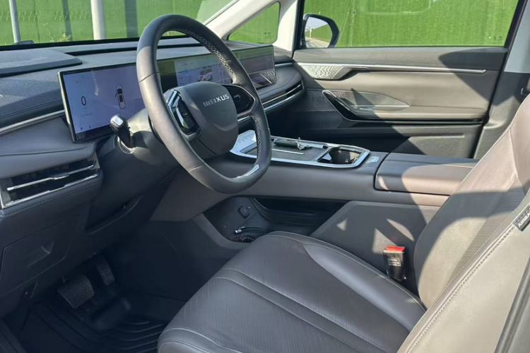 Used SAIC MAXUS G70 2024 2.0T Automatic Flagship Version 7 Seats Interior 4