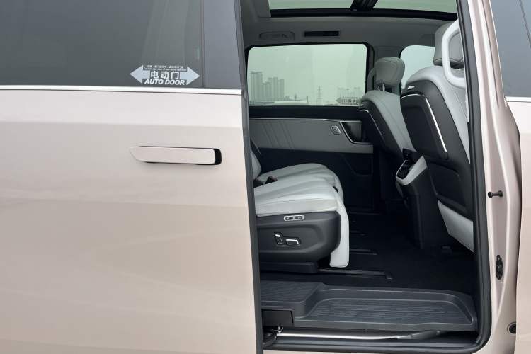 Used SAIC MAXUS G70 2024 2.0T Automatic Flagship Version 7 Seats Interior 6