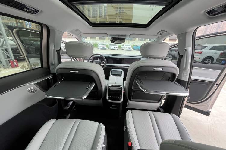 Used SAIC MAXUS G70 2024 2.0T Automatic Flagship Version 7 Seats Interior 9