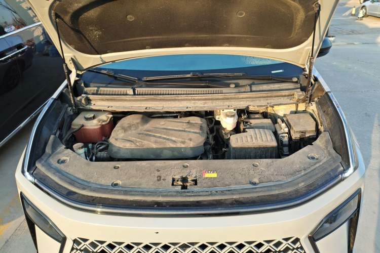 Used SAIC MAXUS G70 2024 2.0T Automatic Flagship Version 7 Seats Engine Bay