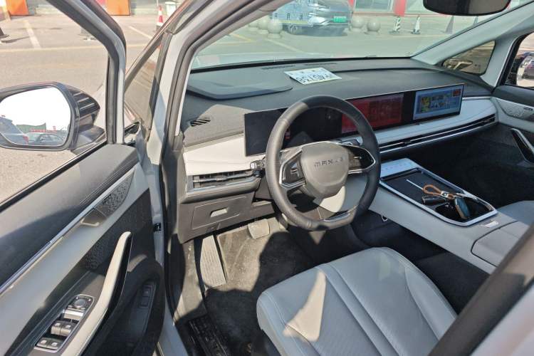Used SAIC MAXUS G70 2024 2.0T Automatic Flagship Version 7 Seats Interior 3