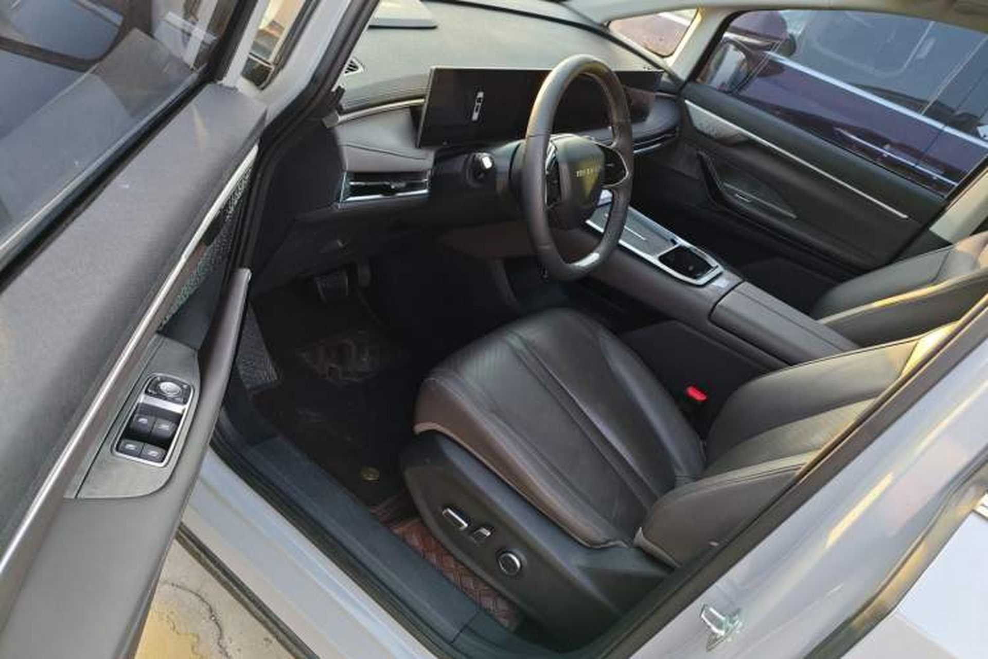 Used SAIC MAXUS G70 2024 2.0T Automatic Flagship Version 7 Seats Interior 3