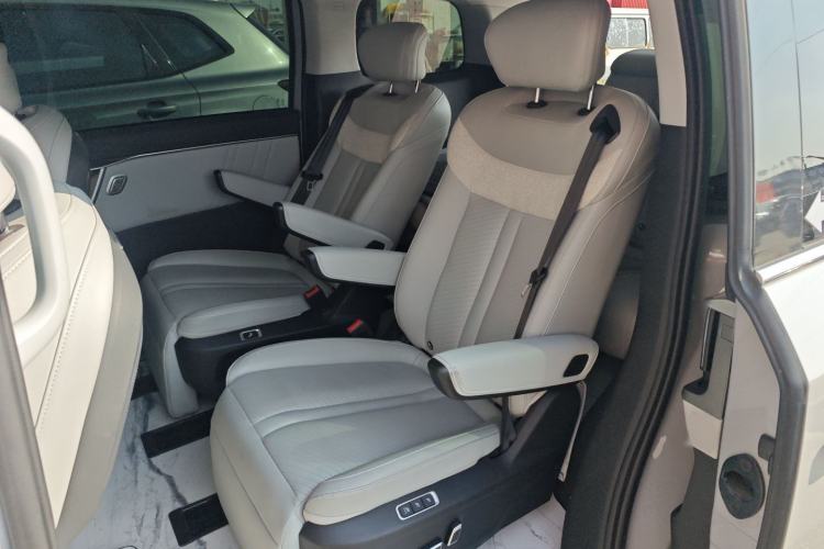 Used SAIC MAXUS G70 2024 2.0T Automatic Flagship Version 7 Seats Interior 4