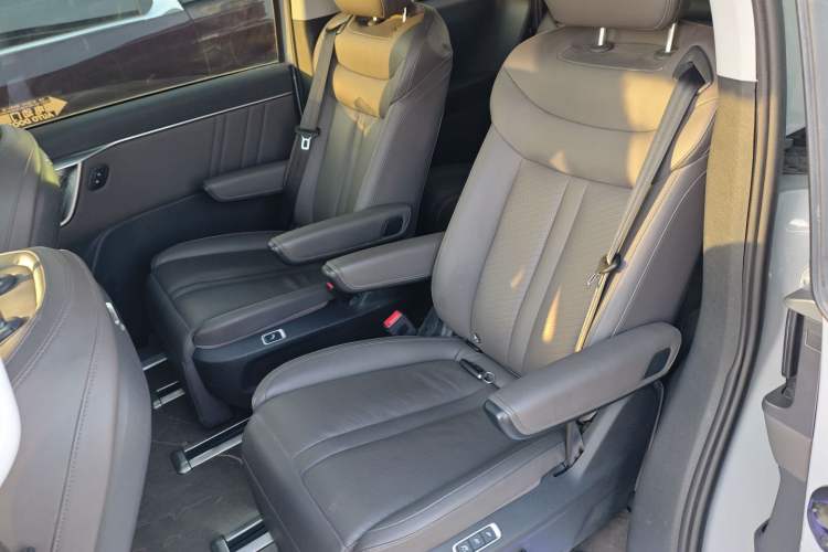Used SAIC MAXUS G70 2024 2.0T Automatic Flagship Version 7 Seats Interior 4