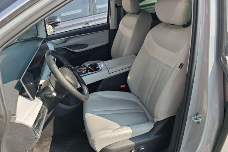 Used SAIC MAXUS G70 2024 2.0T Automatic Flagship Version 7 Seats Left Front Seat