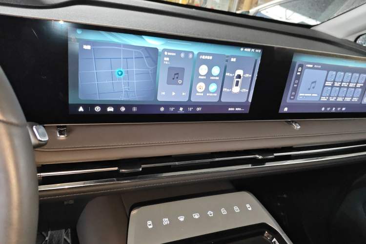 Used SAIC MAXUS G70 2024 2.0T Automatic Flagship Version 7 Seats Audio And AC Panel