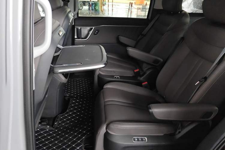 Used SAIC MAXUS G70 2024 2.0T Automatic Flagship Version 7 Seats Left Rear Seat