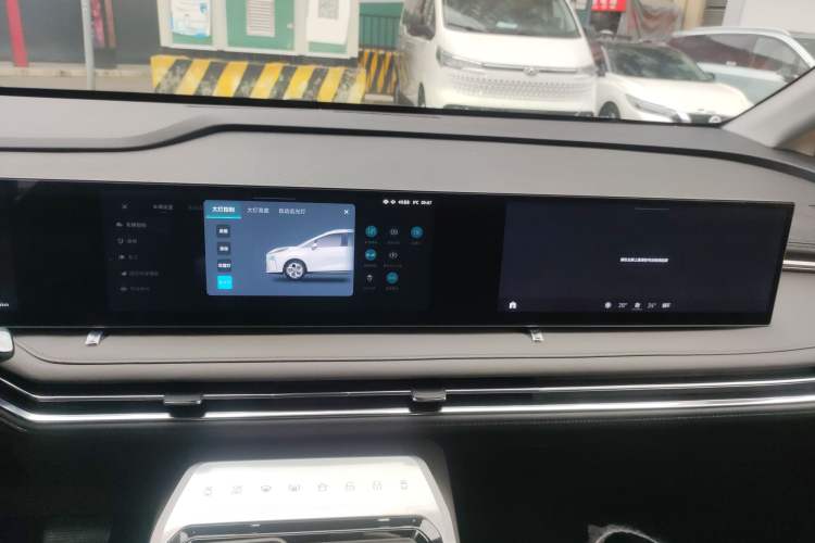 Used SAIC MAXUS G70 2024 2.0T Automatic Flagship Version 7 Seats Audio And AC Panel