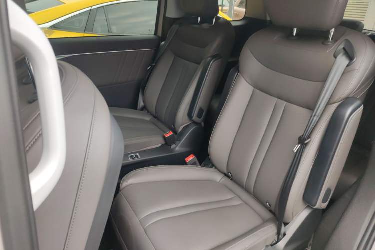 Used SAIC MAXUS G70 2024 2.0T Automatic Flagship Version 7 Seats Left Rear Seat