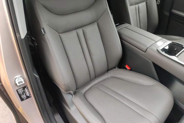 Used SAIC MAXUS G70 2024 2.0T Automatic Flagship Version 7 Seats Right Front Seat