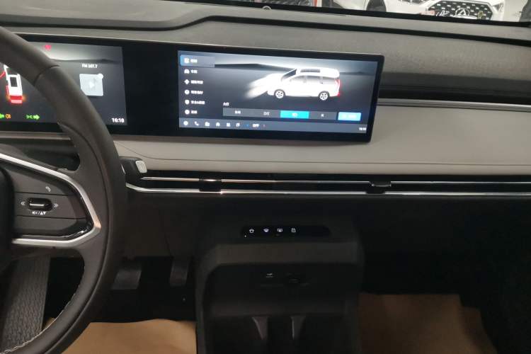 Used SAIC MAXUS G70 2024 2.0T Automatic Comfort Edition 7-Seater Audio And AC Panel