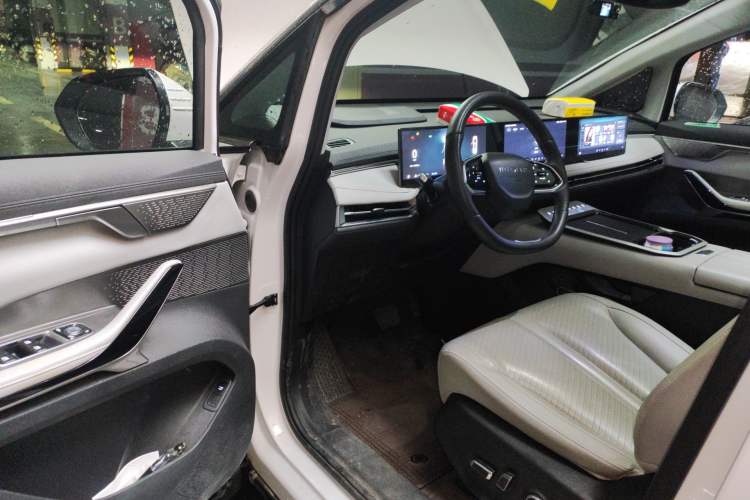 Used SAIC MAXUS G70 2024 2.0T Automatic Flagship Version 7 Seats Driver Seat