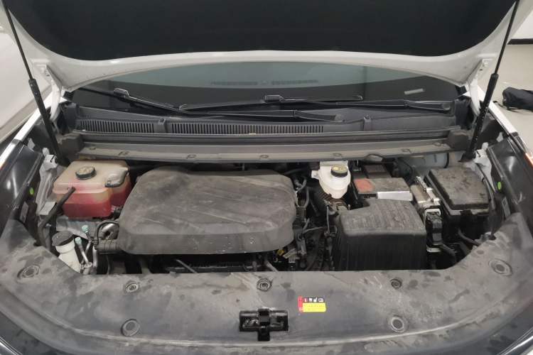 Used SAIC MAXUS G70 2024 2.0T Automatic Comfort Edition 7-Seater Engine Bay