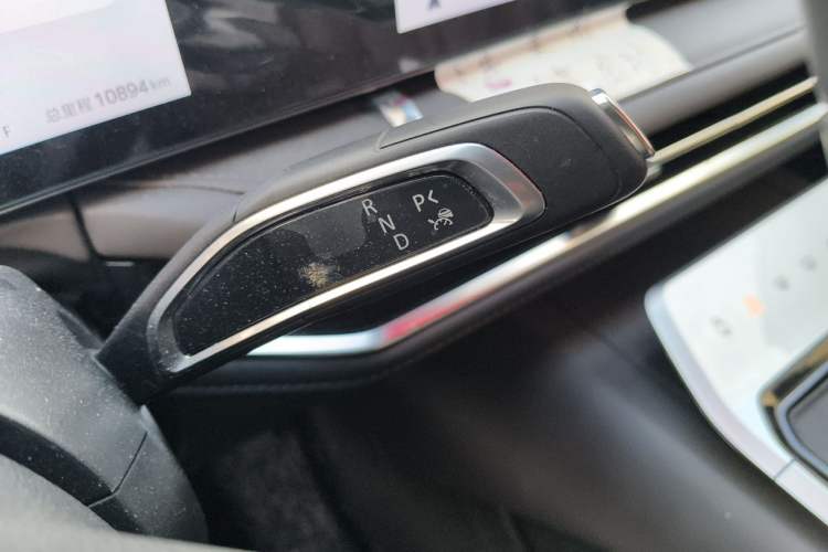 Used SAIC MAXUS G70 2024 2.0T Automatic Flagship Version 6 Seats Gear Lever