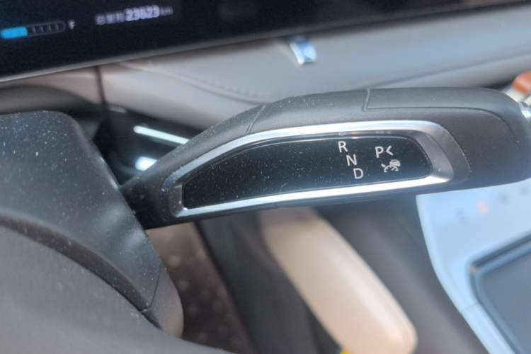 Used SAIC MAXUS G70 2024 2.0T Automatic Flagship Version 7 Seats Gear Lever