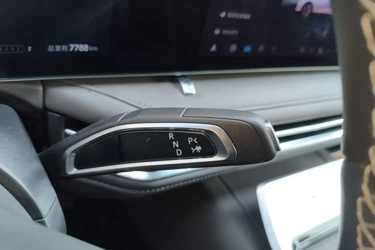 Used SAIC MAXUS G70 2024 2.0T Automatic Flagship Version 7 Seats Gear Lever