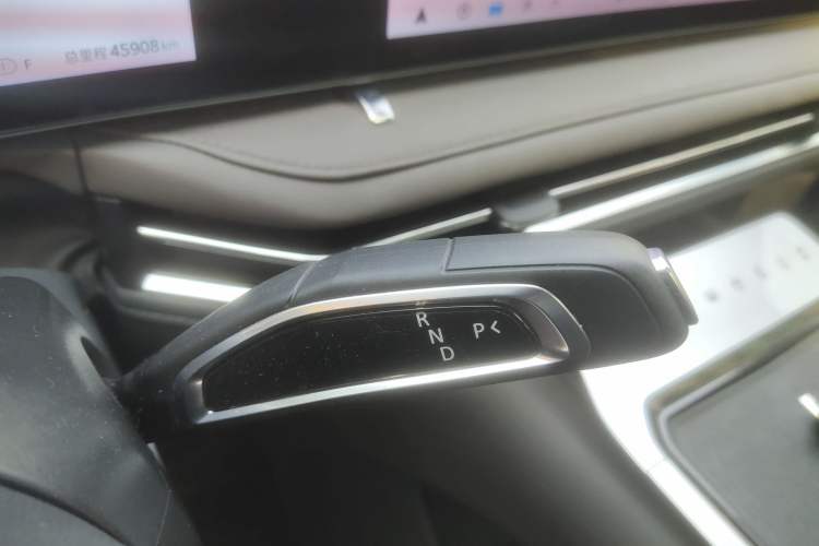Used SAIC MAXUS G70 2024 2.0T Automatic Luxury Edition 7 Seats Gear Lever