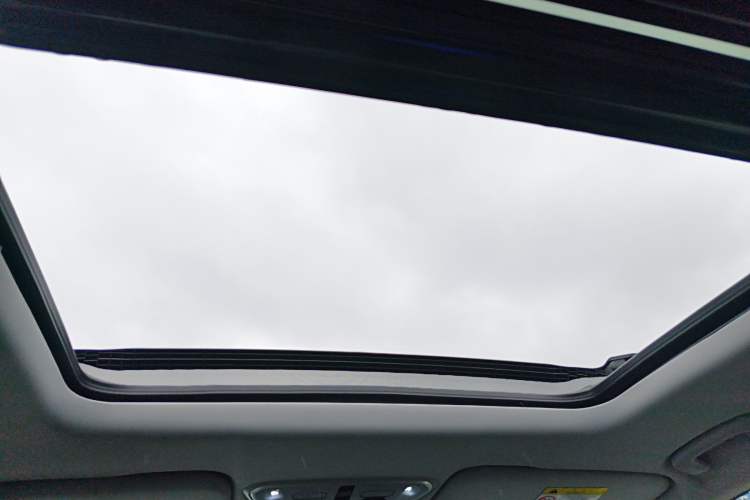 Used SAIC MAXUS G70 2024 2.0T Automatic Luxury Edition 7 Seats Headliner