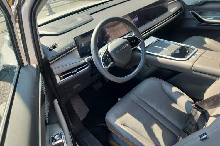 Used SAIC MAXUS G70 2024 2.0T Automatic Flagship Version 7 Seats Interior 3