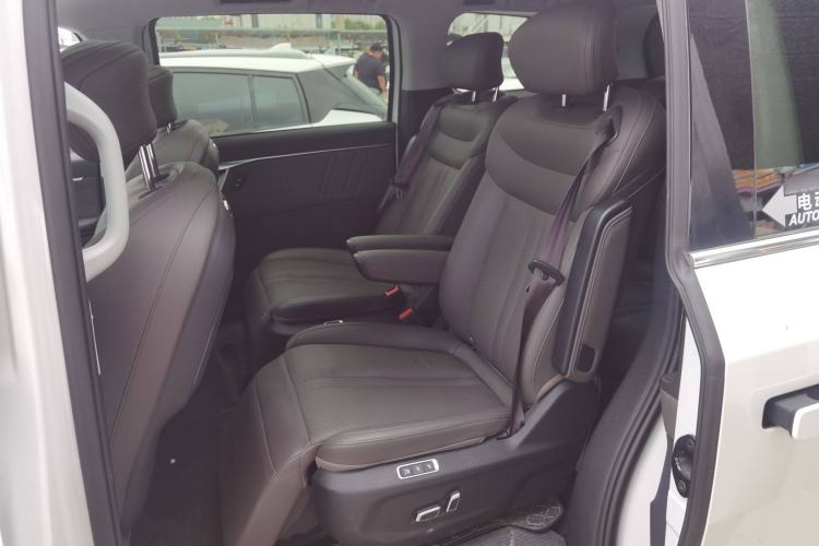 Used SAIC MAXUS G70 2024 2.0T Automatic Flagship Version 7 Seats Interior 4