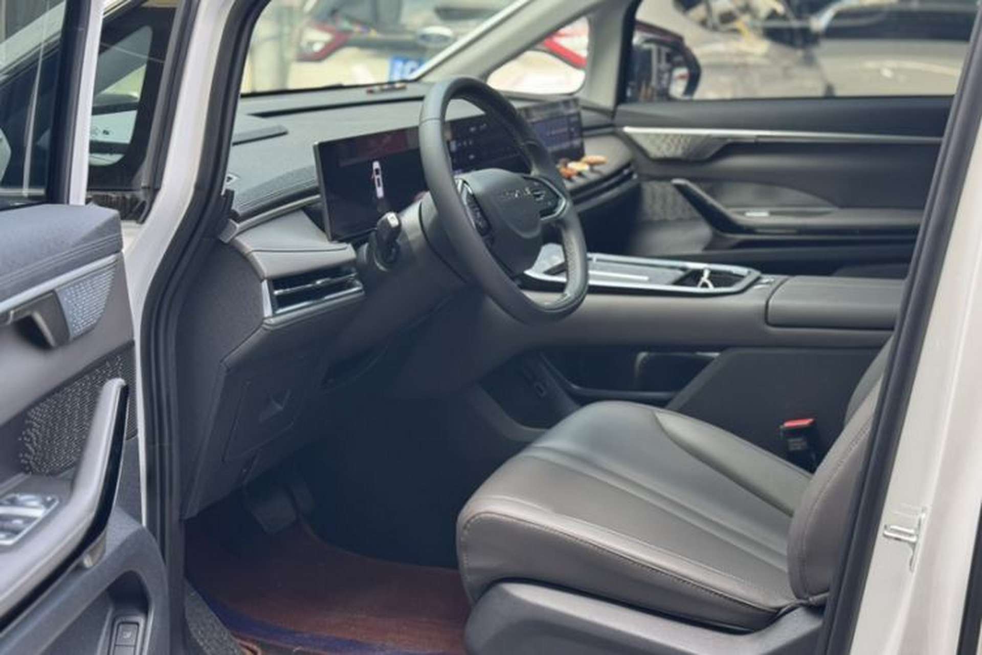 Used SAIC MAXUS G70 2024 2.0T Automatic Luxury Edition 7 Seats Interior 4