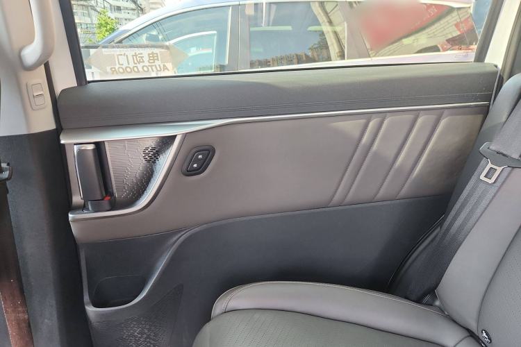 Used SAIC MAXUS G70 2024 2.0T Automatic Flagship Version 7 Seats Interior 6