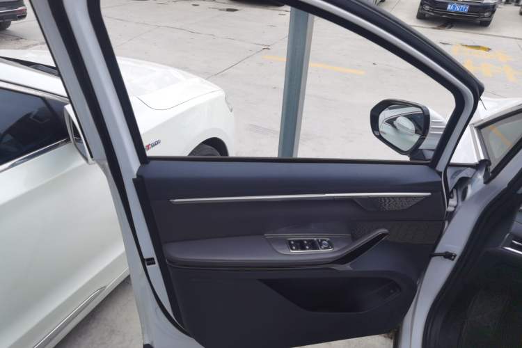 Used SAIC MAXUS G70 2024 2.0T Automatic Flagship Version 7 Seats Interior 7