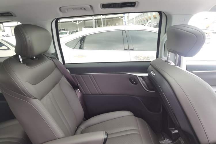 Used SAIC MAXUS G70 2024 2.0T Automatic Flagship Version 7 Seats Interior 8