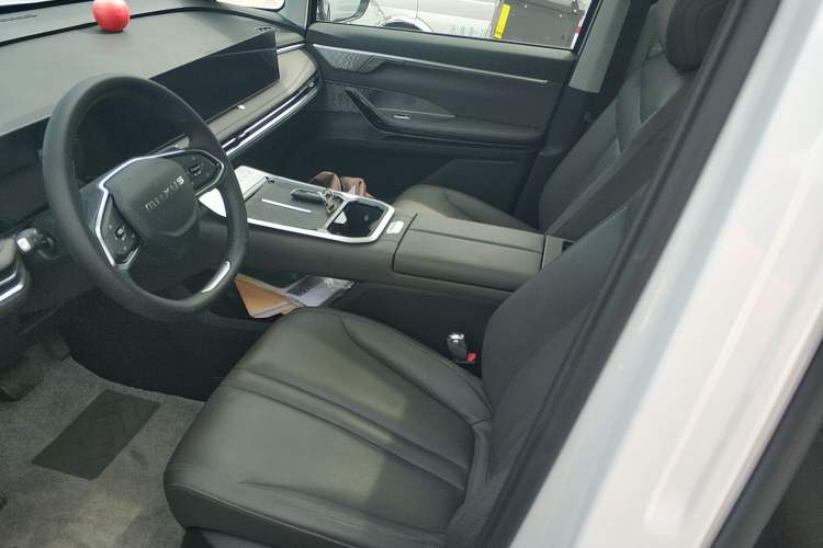 Used SAIC MAXUS G70 2024 2.0T Automatic Luxury Edition 7 Seats Left Front Seat