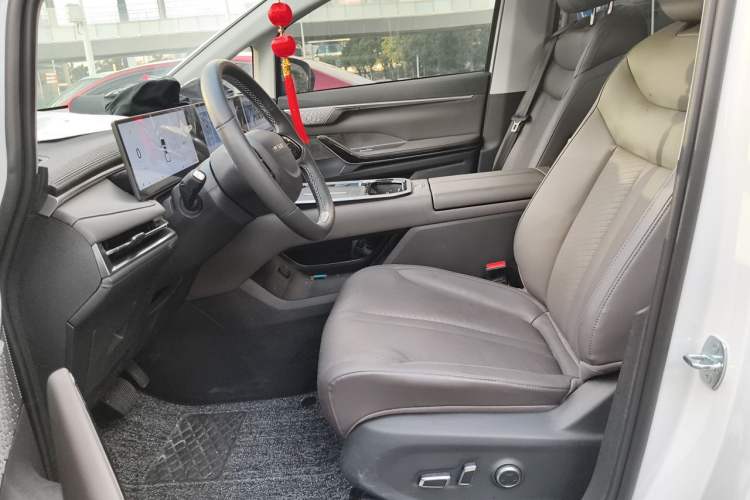 Used SAIC MAXUS G70 2024 2.0T Automatic Flagship Version 6 Seats Left Front Seat