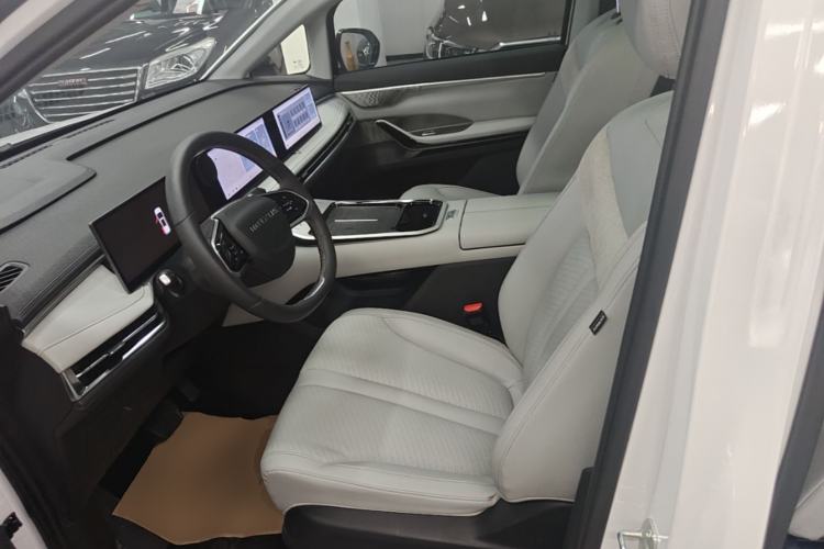 Used SAIC MAXUS G70 2024 2.0T Automatic Flagship Version 7 Seats Left Front Seat