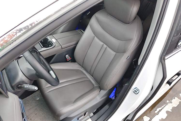 Used SAIC MAXUS G70 2024 2.0T Automatic Luxury Edition 7 Seats Left Front Seat