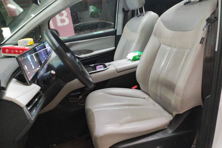 Used SAIC MAXUS G70 2024 2.0T Automatic Flagship Version 7 Seats Left Front Seat