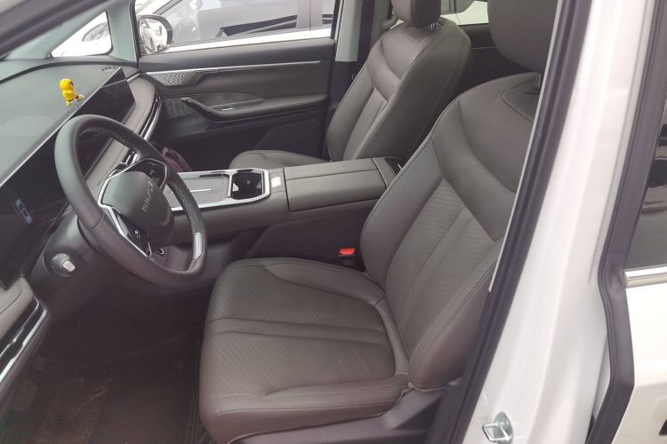 Used SAIC MAXUS G70 2024 2.0T Automatic Flagship Version 7 Seats Left Front Seat