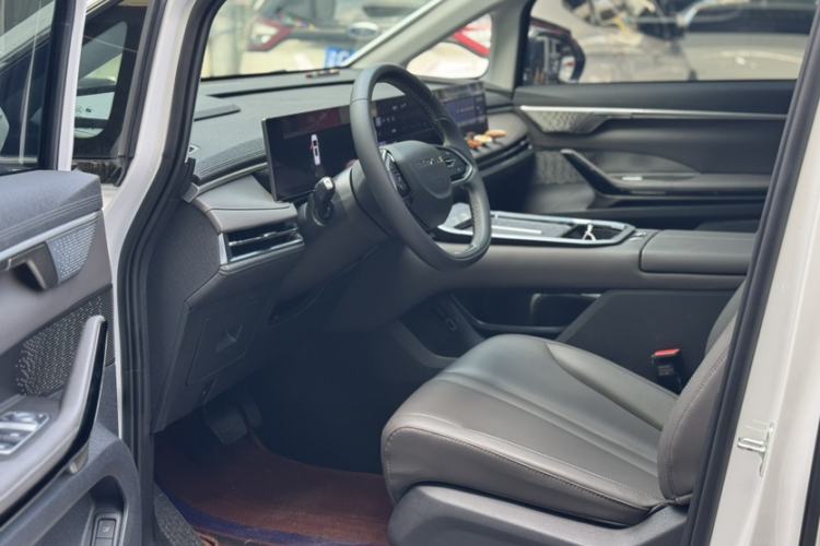 Used SAIC MAXUS G70 2024 2.0T Automatic Luxury Edition 7 Seats Left Front Seat